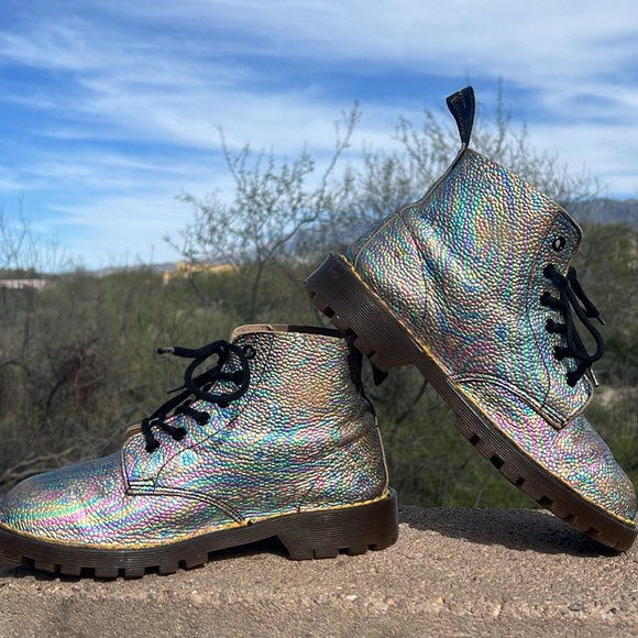 🏴󠁧󠁢󠁥󠁮󠁧󠁿 Vintage Dr. Martens MIE Rare Colorful Iridescent Ankle Boots UK 2 - Picture 6 of 17